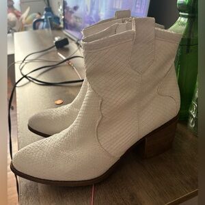 Zara Cream Textured Ankle Boots